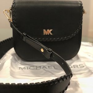 Cute Michel Kors Crossbody w/duster bag included.